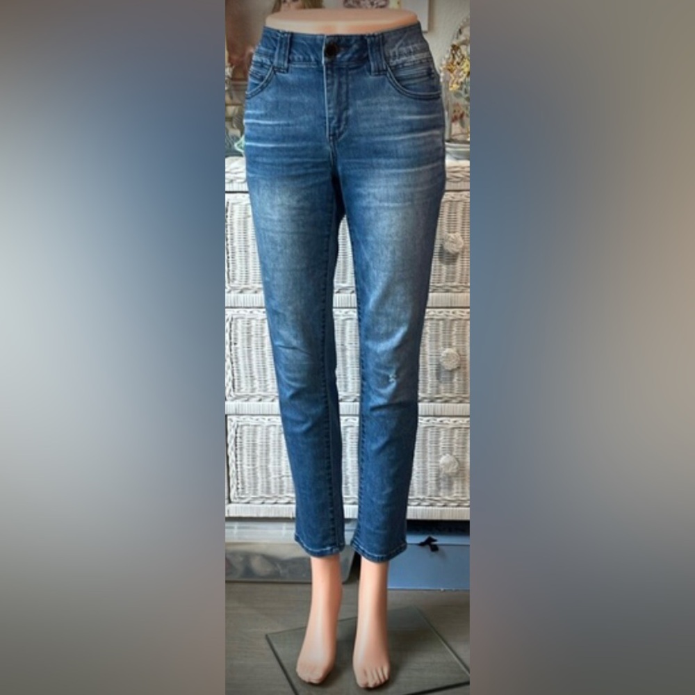 Democracy Jeans AB technology Distressed Knee Mid Rise Stretchy Blue Cotton Sz 4
